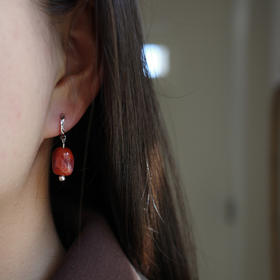 「点绛」南红玛瑙耳坠 | 总长约1.5cm 不规则的桶型 耳环耳饰 to me 天然石饰品