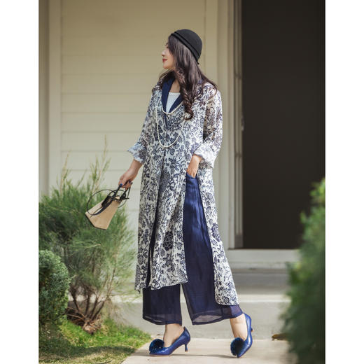 【林栖设计小店】缠枝牡丹|丝麻藏青色复古传统印花2026春新款宽松衬衣1961019 商品图1