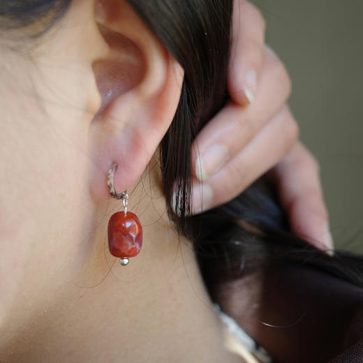 「点绛」南红玛瑙耳坠 | 总长约1.5cm 不规则的桶型 耳环耳饰 to me 天然石饰品 商品图4