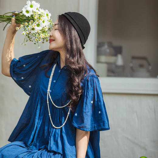 【林栖设计小店】植物染色|手工植物蓝婴儿棉密褶2026春新款宽松翻领衬衣1961015 商品图1