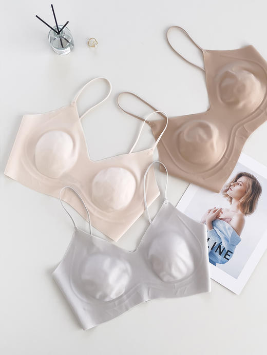 【一件能忘记它存在的舒适内衣】预售3-5天 面膜内衣  自带果冻奶皮的Q弹感  上身吸湿排汗不易变形  透气舒爽轻盈无感  提拉塑形高弹不勒~ 商品图2