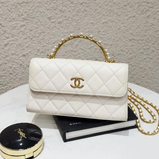 Chanel 23B 白金 珍珠钻石 手柄 羊皮 斜挎包 商品图0