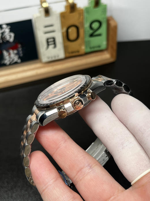 N1 Factory 欧米茄 透底 超霸系列月球表3861机芯
搭配新款5珠表带，每排五片拱形表节的表链带，佩戴舒适度和质感有更好体验。整个手表基于正品original 原版开模的精品 无可挑剔❕❕❕ 商品图1