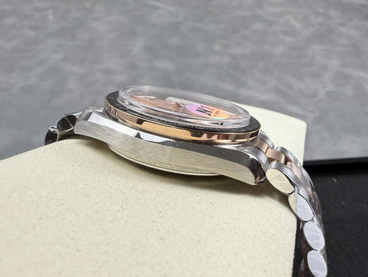 N1 Factory 欧米茄 透底 超霸系列月球表3861机芯
搭配新款5珠表带，每排五片拱形表节的表链带，佩戴舒适度和质感有更好体验。整个手表基于正品original 原版开模的精品 无可挑剔❕❕❕ 商品图11