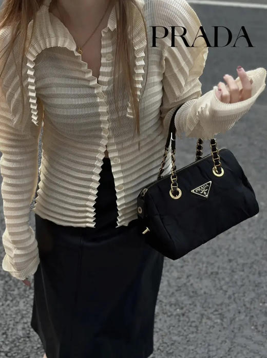 prada 小号 黑金 降落伞布 波士顿包 商品图3
