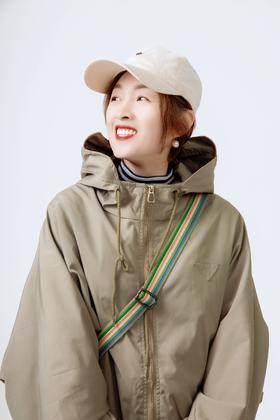 连帽冲锋衣外套