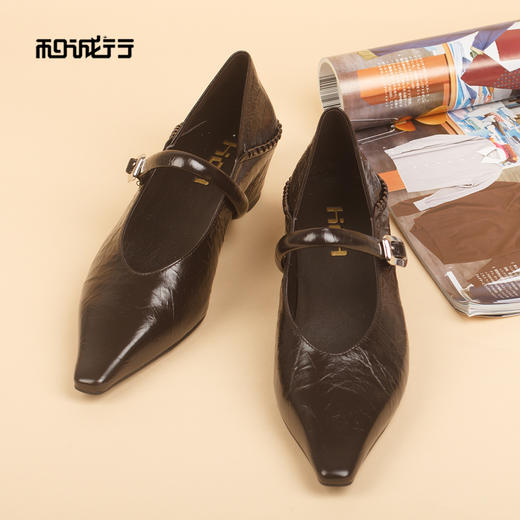 和诚行2026春季新款简约风尖头一字扣玛丽珍粗跟通勤百搭中跟单鞋1080167 商品图4