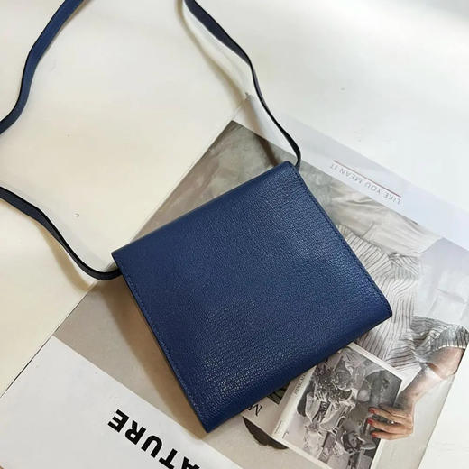 爱马仕 cinhetic mini 山羊皮 蓝色 珐琅扣 斜挎包 商品图1