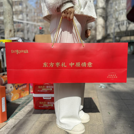 【高定滋补佳品好想你红枣湘莲银耳羹/免洗锁鲜枣】秋冬季养生，喝清菲菲冻干银耳羹，有清肺养血、滋阴化痰的功效，可谓是养生佳品！[爱心]＃好想你陪你四季养生每提2盒装，一盒14袋 商品图12