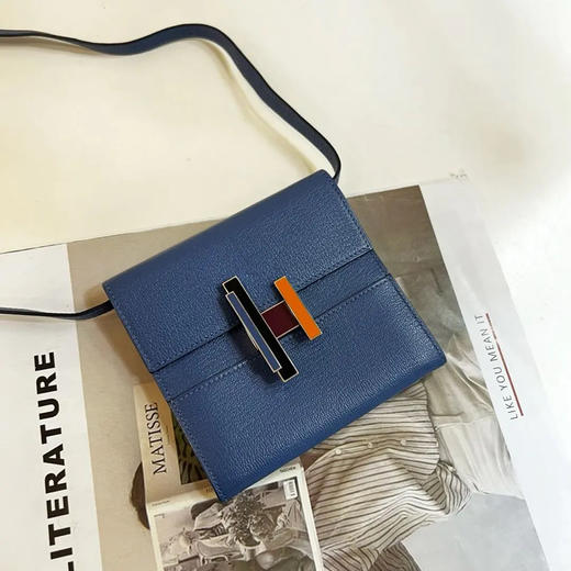 爱马仕 cinhetic mini 山羊皮 蓝色 珐琅扣 斜挎包 商品图0