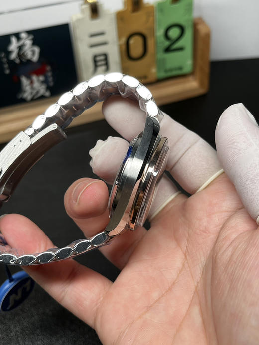 N1 Factory 欧米茄 透底 超霸系列月球表3861机芯
搭配新款5珠表带，每排五片拱形表节的表链带，佩戴舒适度和质感有更好体验。整个手表基于正品original 原版开模的精品 无可挑剔❕❕❕ 商品图2