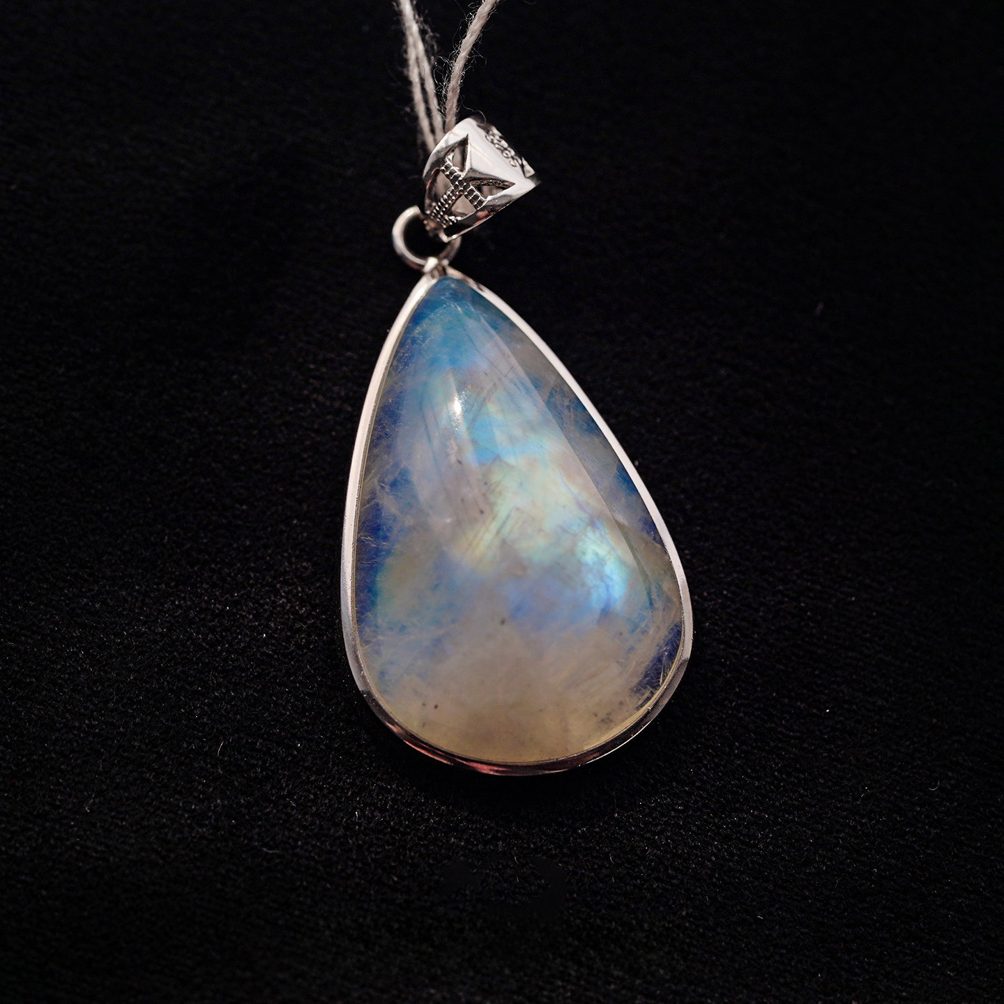 月光石吊坠 | 印度原矿质地 未经泡酸处理 月下世界「下单后72小时内发货」