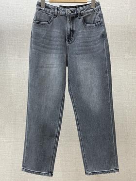 灰色小脚牛仔裤