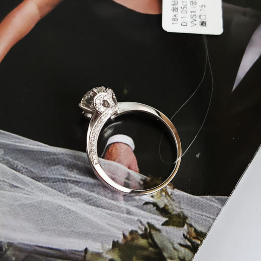 【天然正品】AU750白金简约时尚围镶四爪款1.05克拉钻石戒指15号（戒圈可改）090226NJS20 商品图6