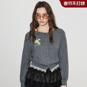 玛克门店发货: MAXRIENY浅灰色蕾丝拼接针织衫2026春季新款复古刺绣开衫毛衣上衣MF80SW006