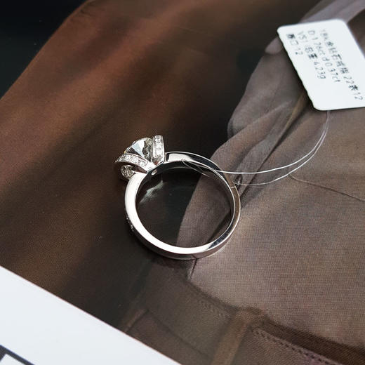 【天然正品】AU750白金简约时尚扭臂款1.26克拉钻石戒指11.5号（戒圈可改）090226NJS22 商品图7