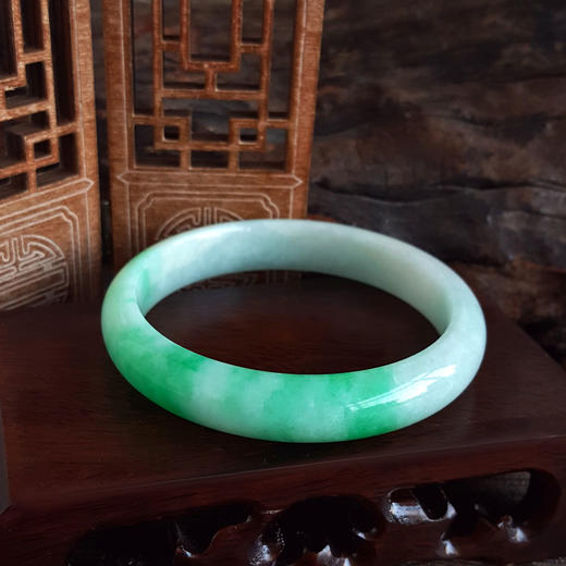 【天然正品】A货翡翠天然精品正桩细腻无纹裂糯种飘辣阳绿58号翡翠手镯110126TJ01 商品图5