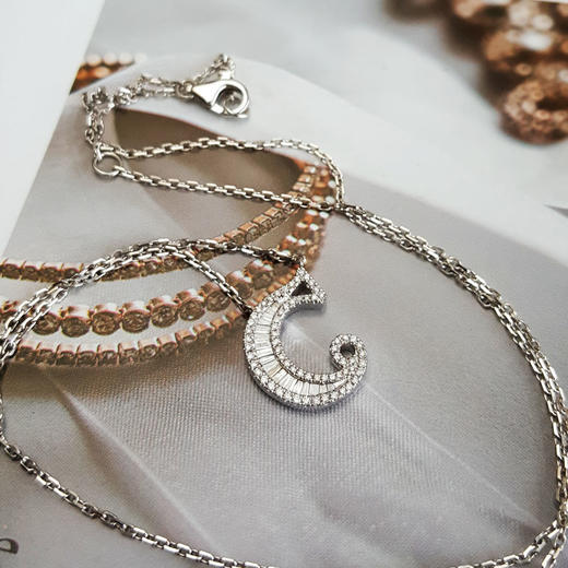 【天然正品】AU750白金简约时尚弯月造型0.252克拉群镶钻石吊坠项链070226TJ02 商品图5