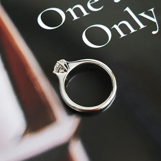 周大福AU750白金经典简约0.56克拉钻石戒指9.5号（戒圈可改）310126TJ13 商品图6
