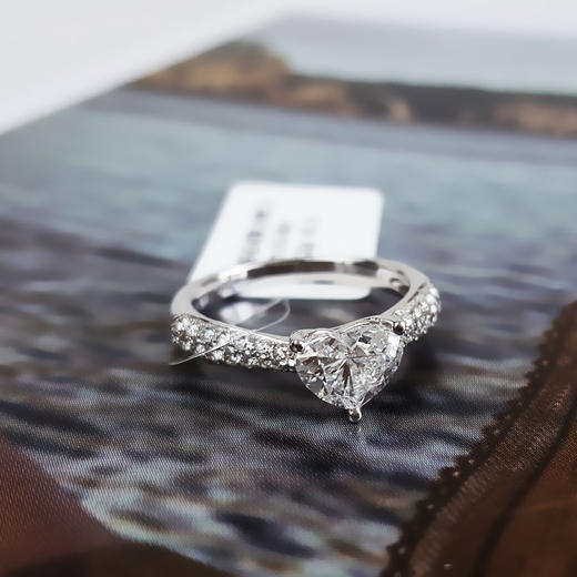 【天然正品】AU750白金经典简约三爪款心型1.0克拉钻石戒指12号（戒圈可改）090226NJS23 商品图3