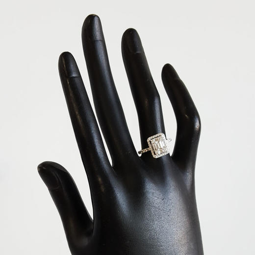 英皇珠宝AU750白金时尚设计款0.94克拉排镶钻石戒指12.5号（戒圈可改）120226NJM51 商品图8