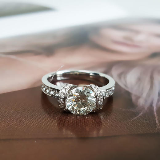 【天然正品】AU750白金简约时尚扭臂款1.26克拉钻石戒指11.5号（戒圈可改）090226NJS22 商品图5