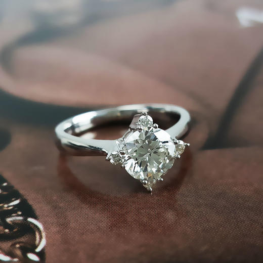 【天然正品】PT950铂金经典简约四爪款1.20克拉钻石戒指14号（戒圈可改）090226NJS26 商品图3