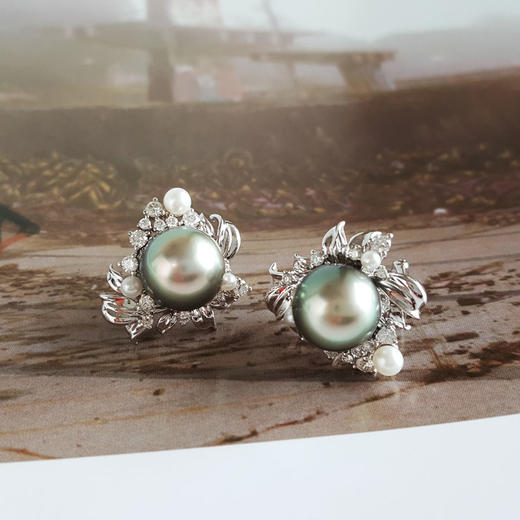 【天然正品】AU750收藏级白金镶钻镶天然近完美约11MM孔雀绿大溪地海水珍珠耳环210126TJ02 商品图3
