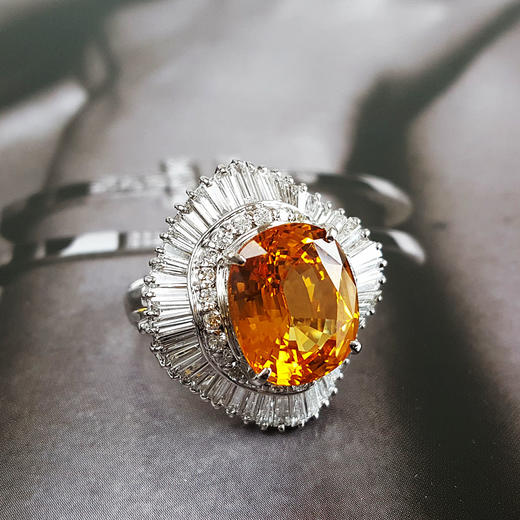 【天然正品】PT900收藏级铂金豪镶钻镶天然9.61克拉金丝雀艳黄色蓝宝石戒指14号（戒圈可改）290126TJ37 商品图2