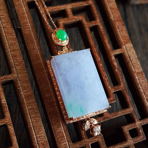 【天然正品】A货翡翠AU750玫瑰金镶钻镶天然细腻糯种紫罗兰飘绿平安无事牌翡翠吊坠项链43.8*17.0*8.2MM（皆取最大值）281025AH65 商品图3