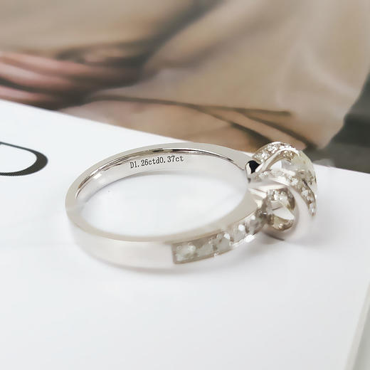【天然正品】AU750白金简约时尚扭臂款1.26克拉钻石戒指11.5号（戒圈可改）090226NJS22 商品图6