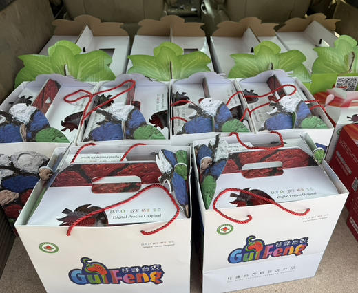 新春专送礼(极品草莓两箱+母鸡、蛋、菜) 商品图0