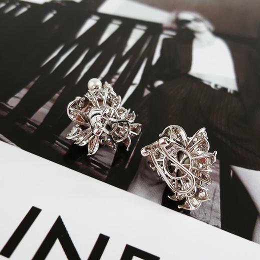 【天然正品】AU750收藏级白金镶钻镶天然近完美约11MM孔雀绿大溪地海水珍珠耳环210126TJ02 商品图5