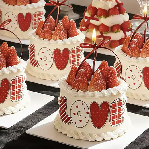 【214情人节蛋糕】彩色love草莓蛋糕 商品图1
