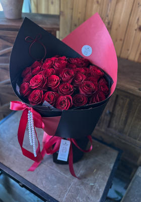2月14限量款A级高原红玫瑰，手打花束，支支都是精品。支长，过年可拆开插花瓶的精品玫瑰。