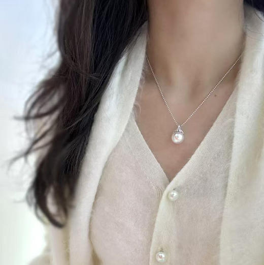 情人节上新！
12-13mm，ji光爱迪生，妥妥对标澳白光感，面无暇，背面或底部微微瑕，正圆强光。整体质感很好。不含链子。 商品图3