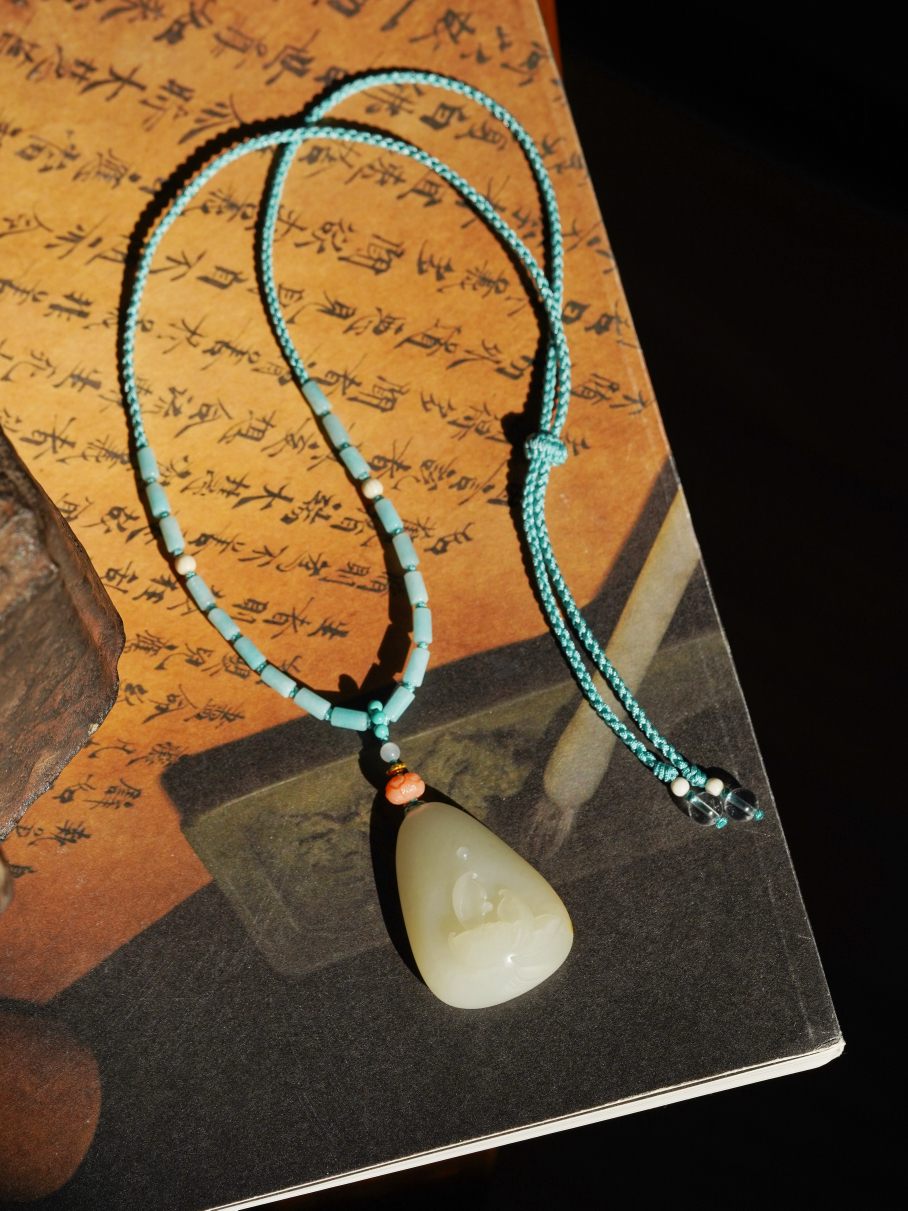 和田玉莲花吊坠