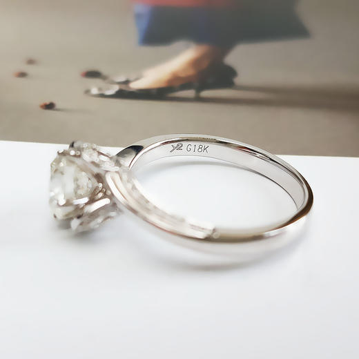 【天然正品】AU750白金简约时尚围镶四爪款1.05克拉钻石戒指15号（戒圈可改）090226NJS20 商品图7