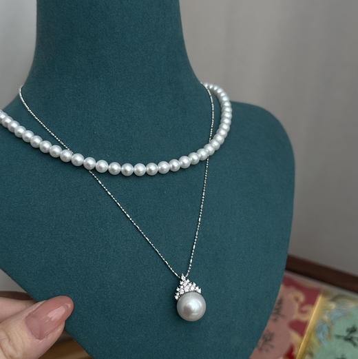 情人节上新！
12-13mm，ji光爱迪生，妥妥对标澳白光感，面无暇，背面或底部微微瑕，正圆强光。整体质感很好。不含链子。 商品图7