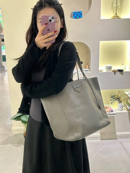 Prada 大号 灰色 牛皮 托特包 商品图3