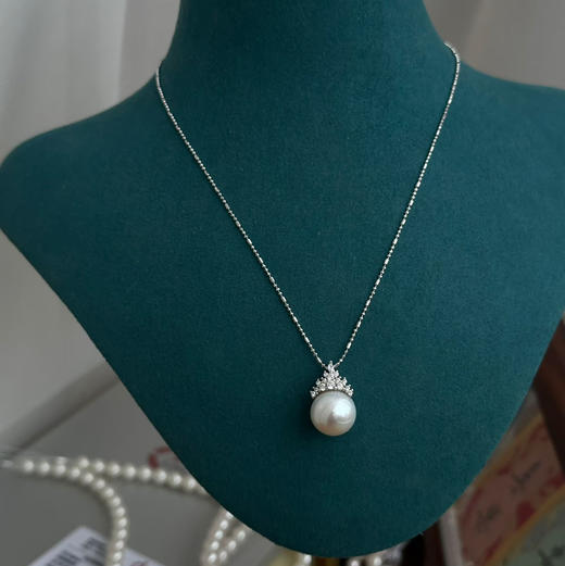 情人节上新！
12-13mm，ji光爱迪生，妥妥对标澳白光感，面无暇，背面或底部微微瑕，正圆强光。整体质感很好。不含链子。 商品图0