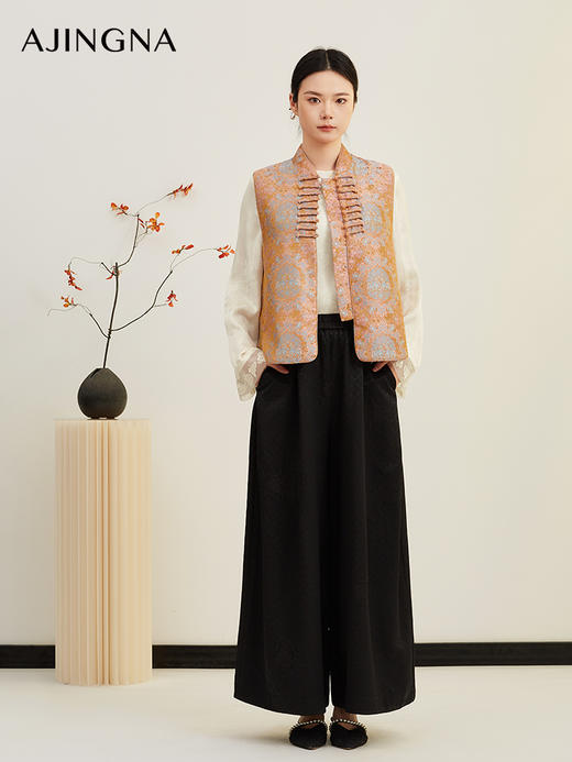 【青釉色提花】阿菁娜冬季新款马甲青釉色撞色提花设计立领宽松版型新中式细节感外套F30D203028 商品图3