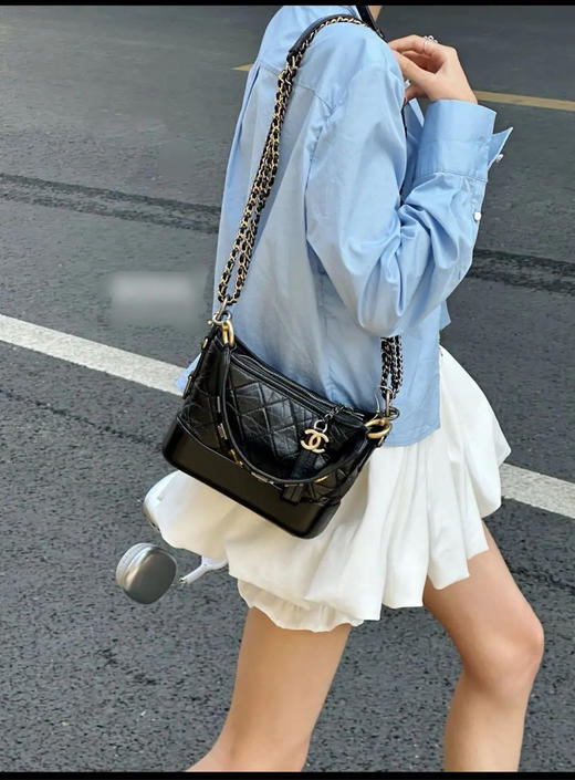 Chanel 小号 油蜡牛皮 黑金 手柄款 菱格纹 流浪包 商品图3