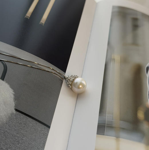 情人节上新！
12-13mm，ji光爱迪生，妥妥对标澳白光感，面无暇，背面或底部微微瑕，正圆强光。整体质感很好。不含链子。 商品图8