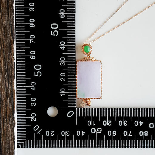 【天然正品】A货翡翠AU750玫瑰金镶钻镶天然细腻糯种紫罗兰飘绿平安无事牌翡翠吊坠项链43.8*17.0*8.2MM（皆取最大值）281025AH65 商品图2