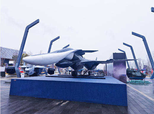 16000㎡科幻盛宴【2026成都东安湖科幻展】硬核装备+IP 共创，机器人机器狗表演互动，歼系列战机模型、机甲坦克、科幻艺术装置 ，VR体验，不定时NPC闪现拍照、科学实验秀 商品图7