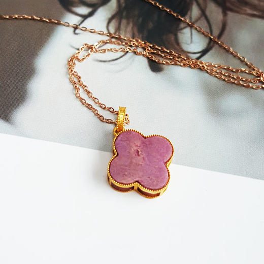 【天然正品】AU750黄金镶天然蔷薇粉幸运四叶草造型舒俱来吊坠项链18.5*13.0*3.4MM（皆取最大值）230126NJM35 商品图2