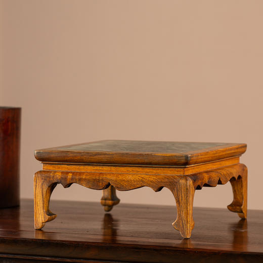 清	黄花梨嵌云石云纹足方形器座 商品图0