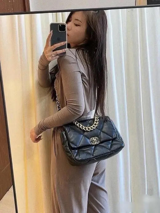 Chanel 19bag 黑金 中号 山羊皮 斜挎包 商品图1