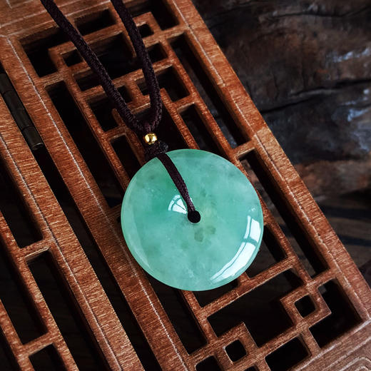 【天然正品】A货翡翠天然糯种绿底飘阳绿平安扣翡翠（吉祥、如意）吊坠项链27.5*27.5*5.2MM（皆取最大值）130126NJS39 商品图5